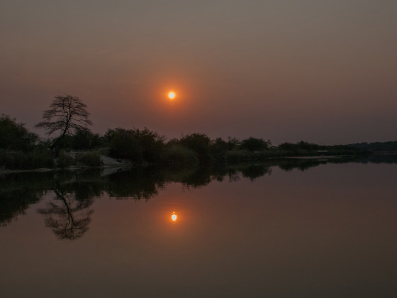 Spiegelung auf dem Okavango bei Rundu